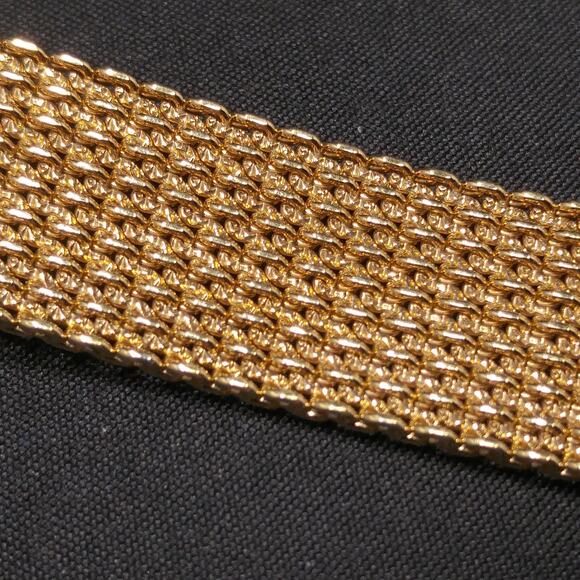 Vintage Avon Mesh Bracelet, Belt Buckle Style, 1970s, Gold Tone - Picture 8 of 10
